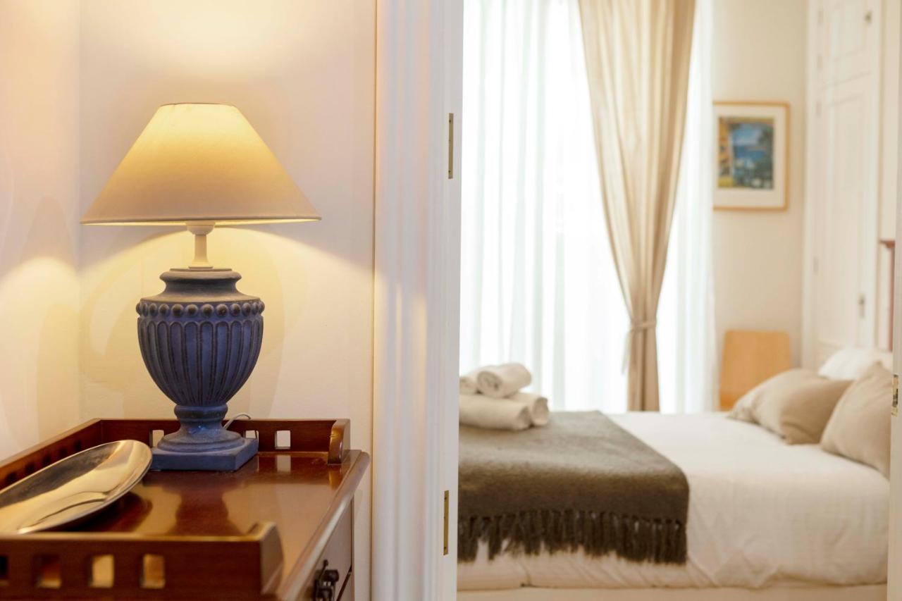 Holidays2Malaga Correo Viejo Next Cathedral Malaga With French Balconies 외부 사진
