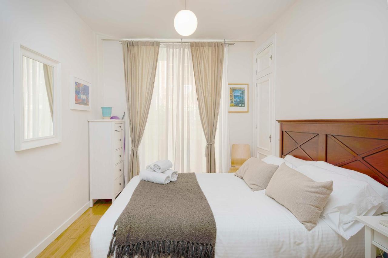 Holidays2Malaga Correo Viejo Next Cathedral Malaga With French Balconies 외부 사진