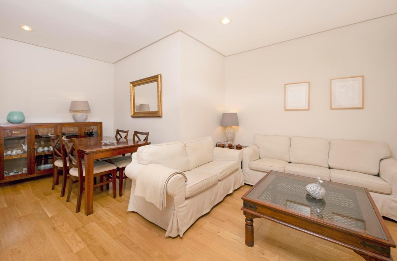 Holidays2Malaga Correo Viejo Next Cathedral Malaga With French Balconies 외부 사진
